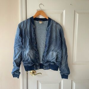 Faherty Blue and White Knit Sweater